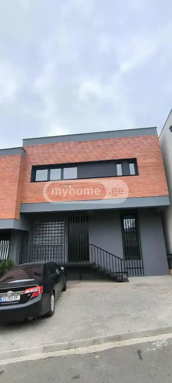 8 Room Private House For Rent In Saburtalo view 4