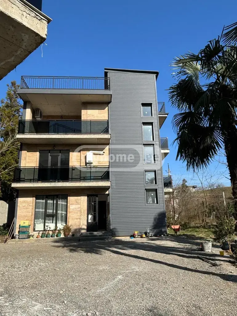 7 Room Private House For Sale view 3