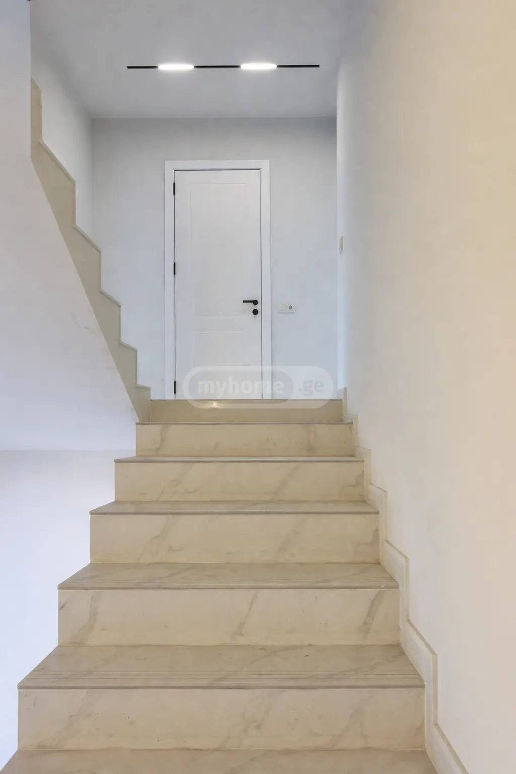 4 Room Private House For Sale view 8