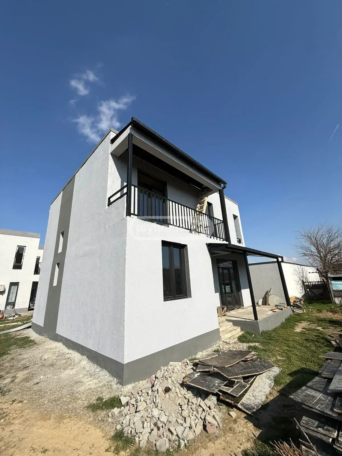 5 Room Private House For Sale view 3