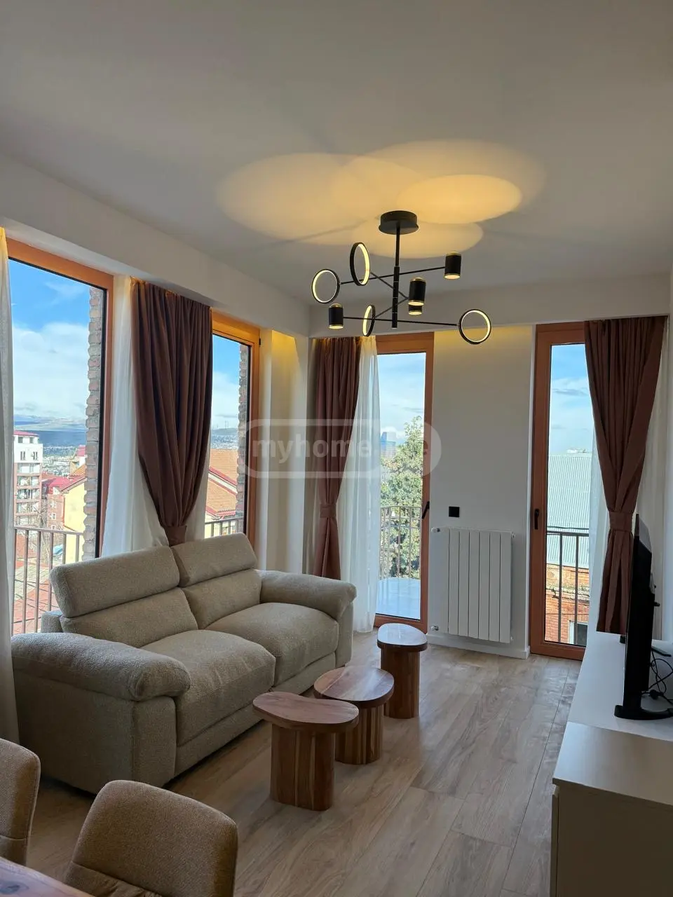 3 Room Apartment For Rent In Vera view 1