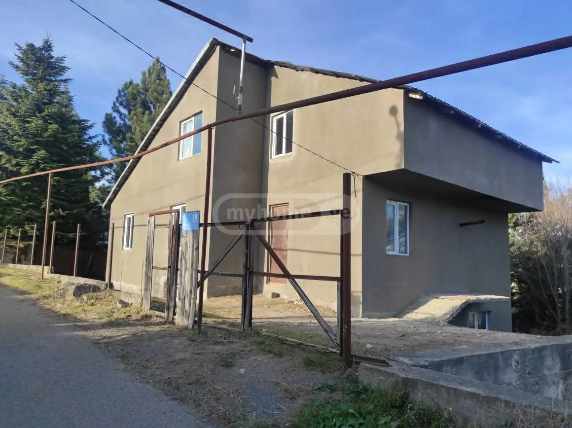8 Room Country House For Sale view 1
