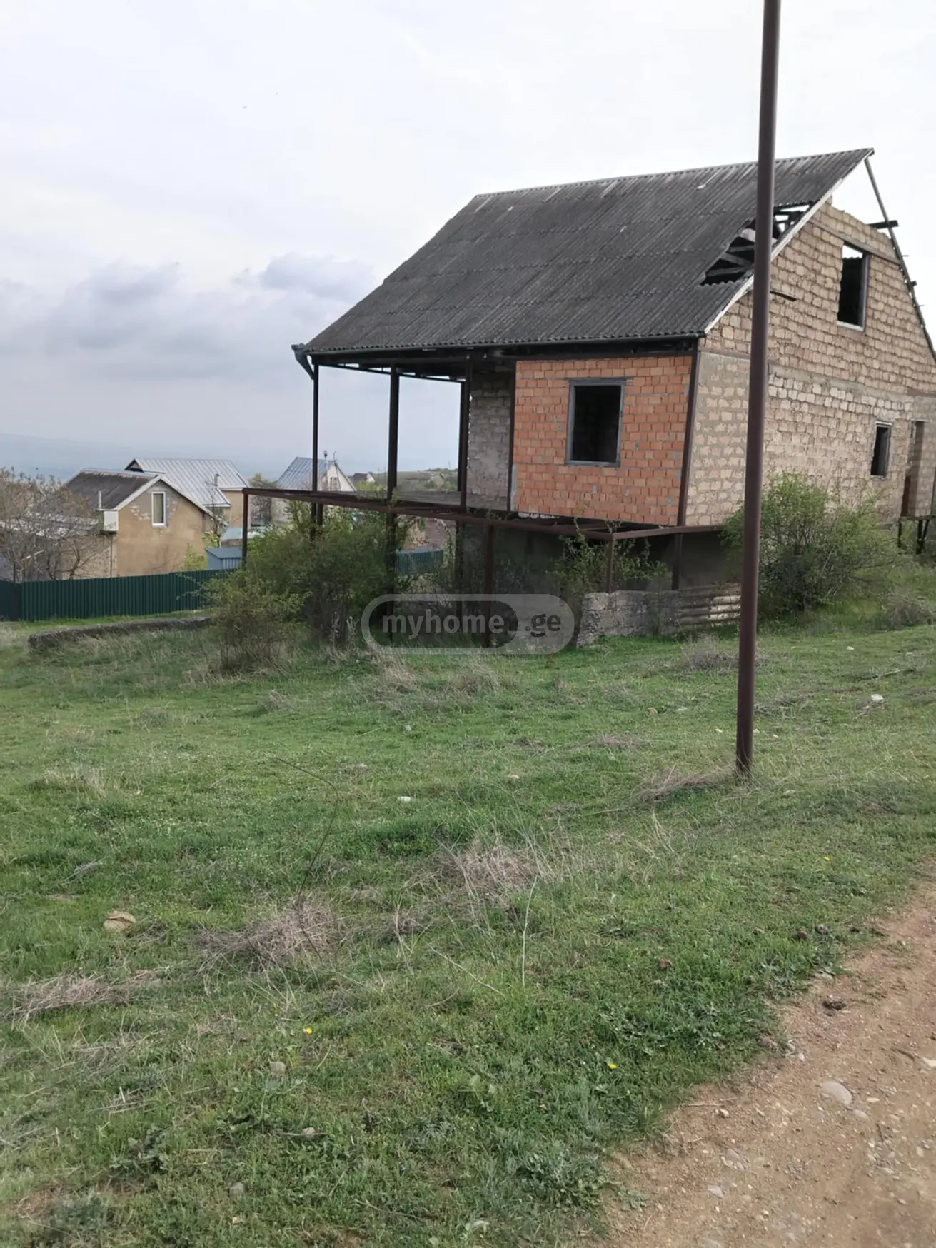 6 Room Private House For Sale view 2