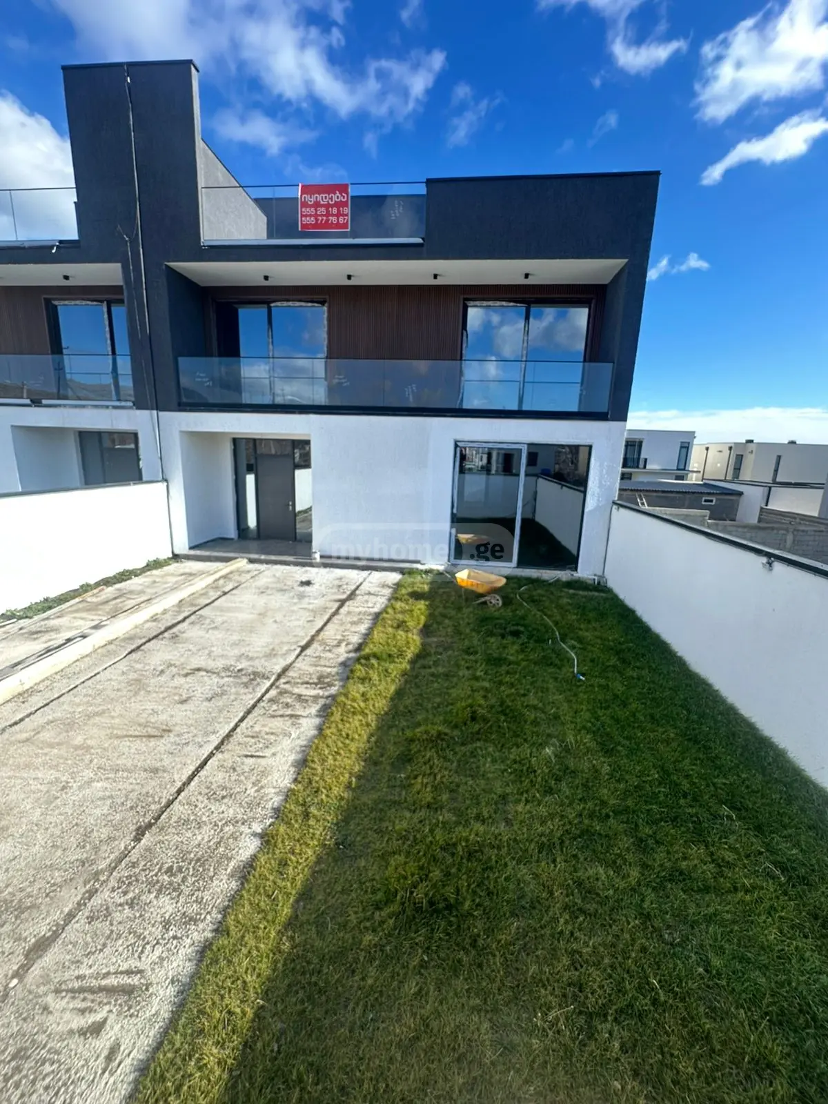 7 Room Private House For Sale view 3