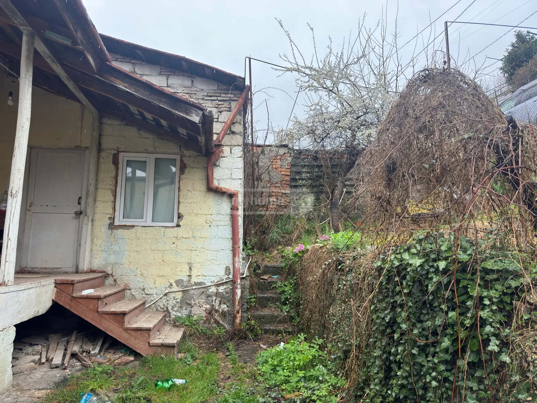 9 Room Private House For Sale view 6