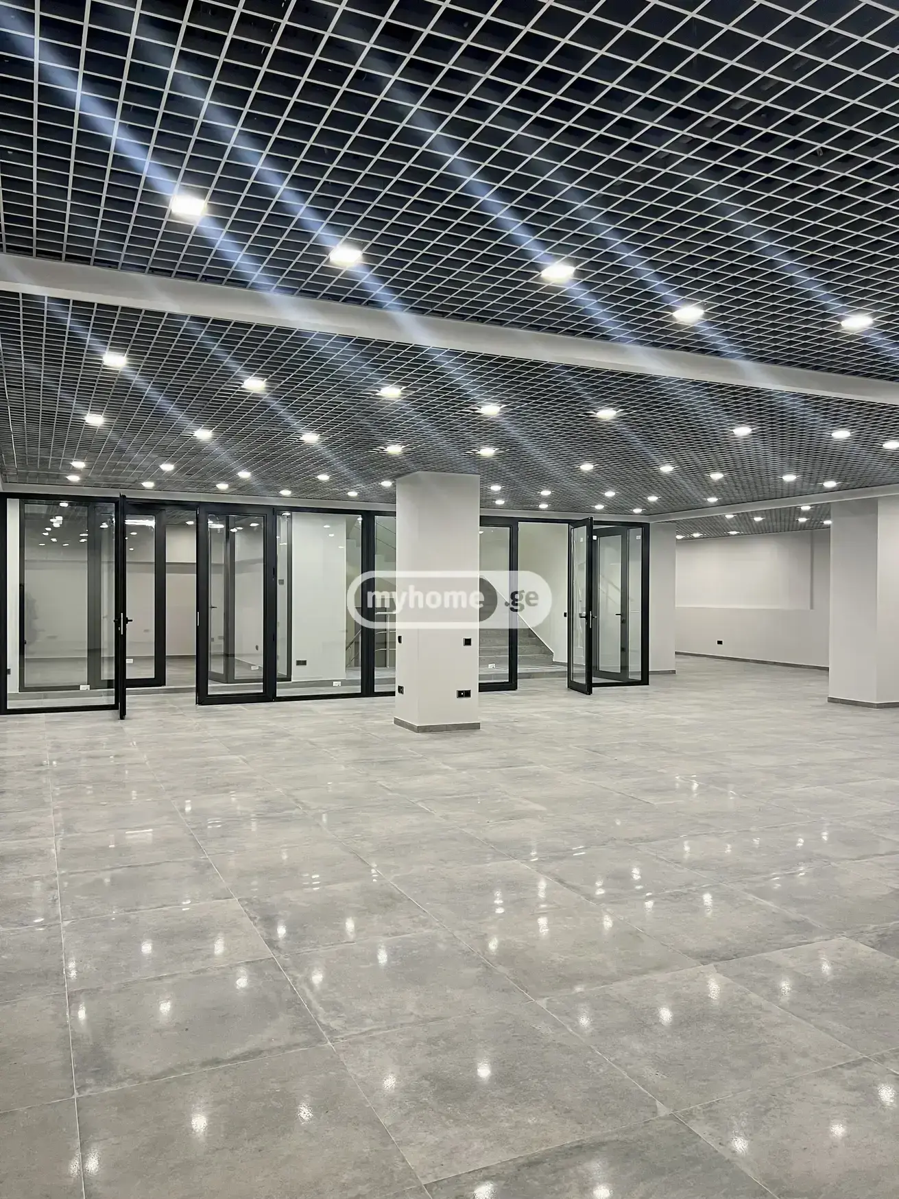 Office Commercial Area For Rent In Isani view 3