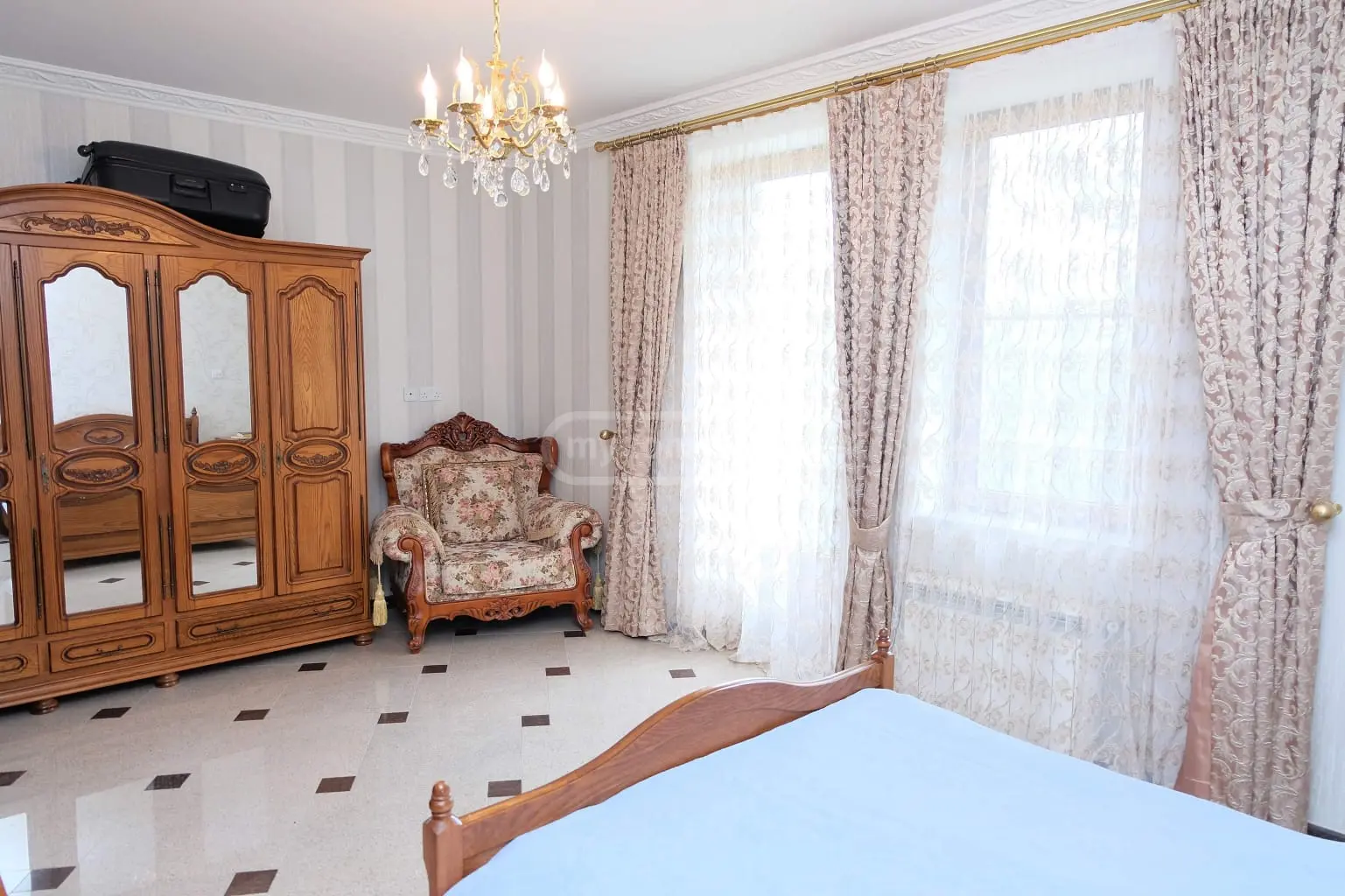 10+ Room Country House For Sale In Tskneti view 6