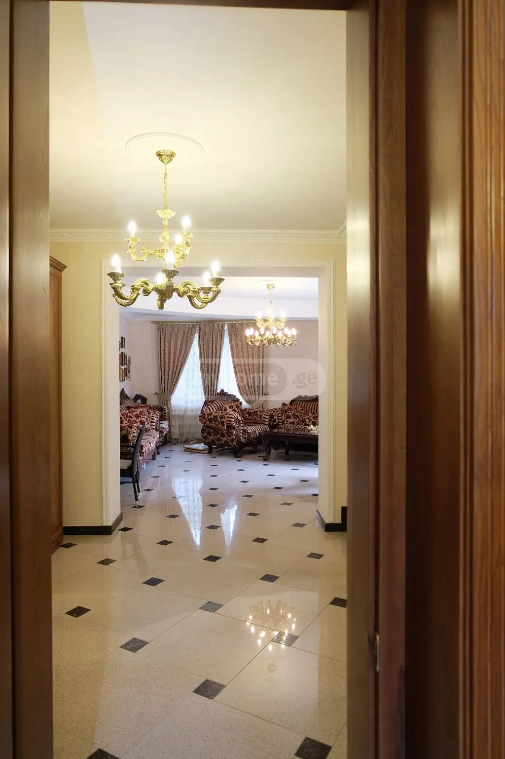 10+ Room Country House For Sale In Tskneti view 2