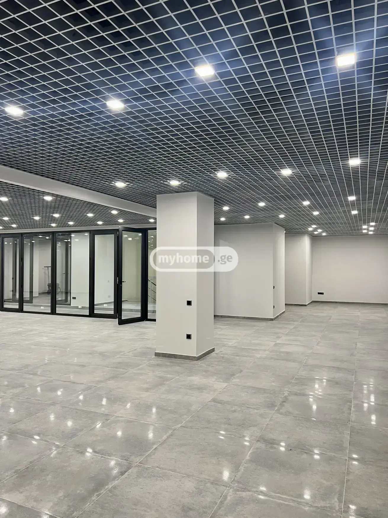 Office Commercial Area For Rent In Isani view 2