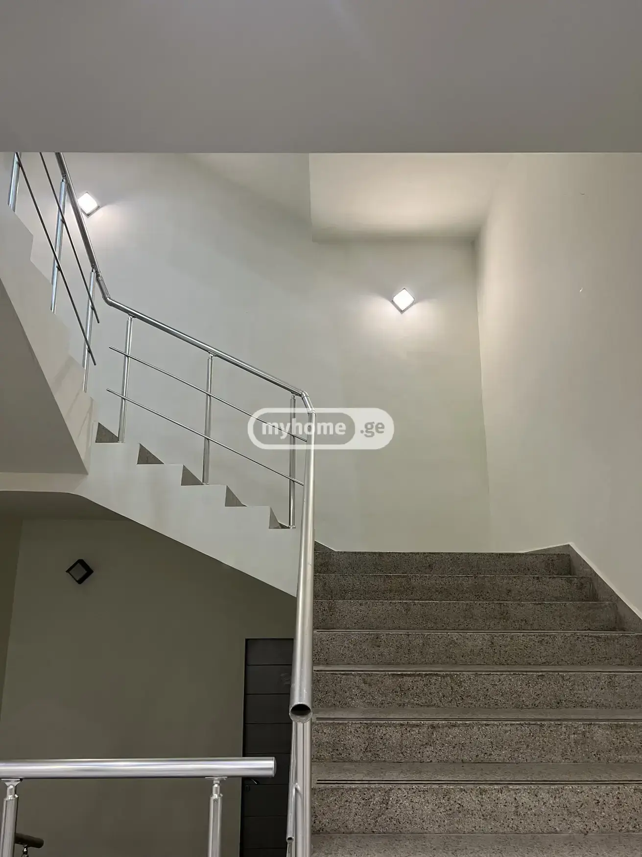 Office Commercial Area For Rent In Isani view 5