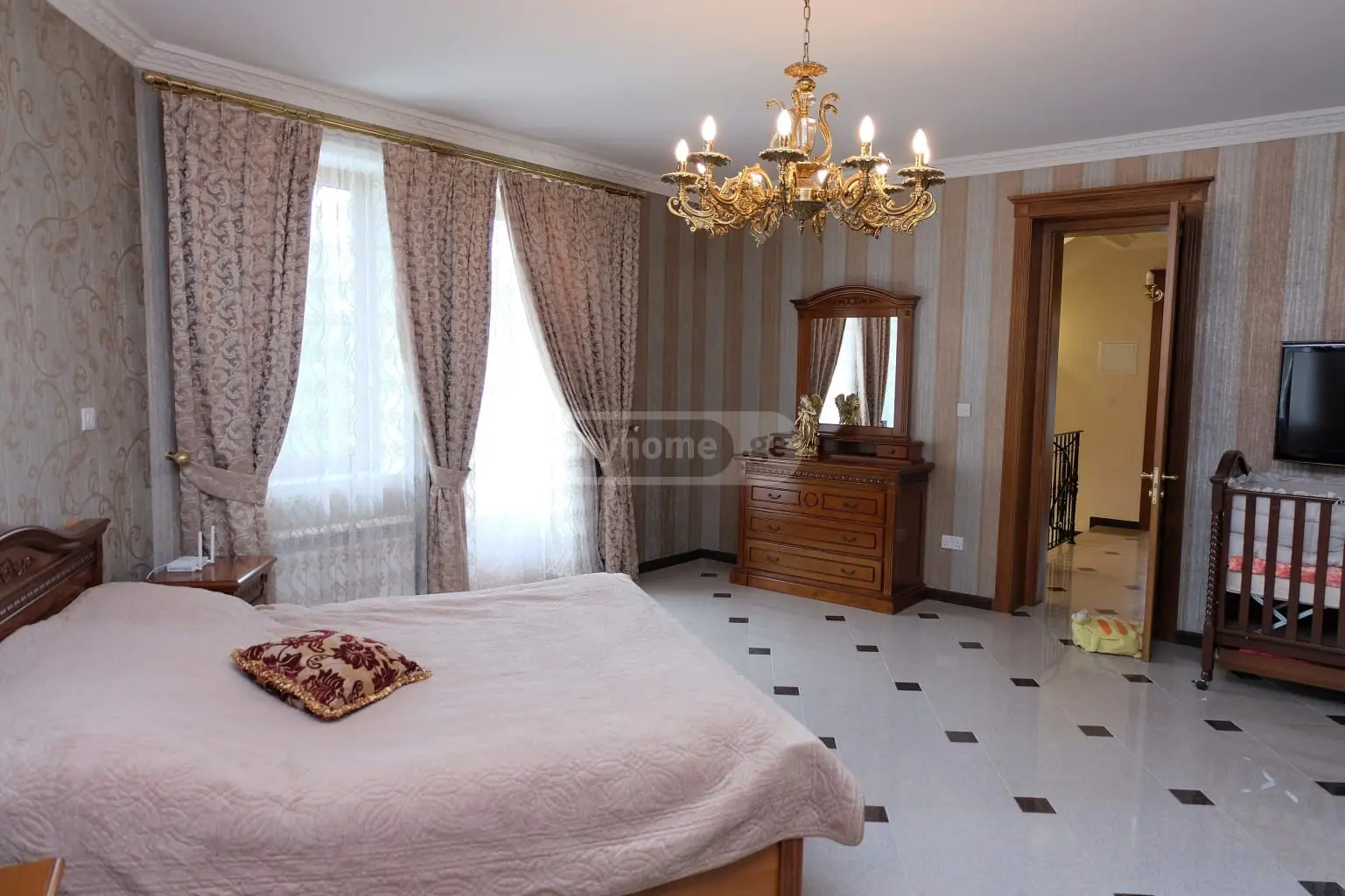 10+ Room Country House For Sale In Tskneti view 8