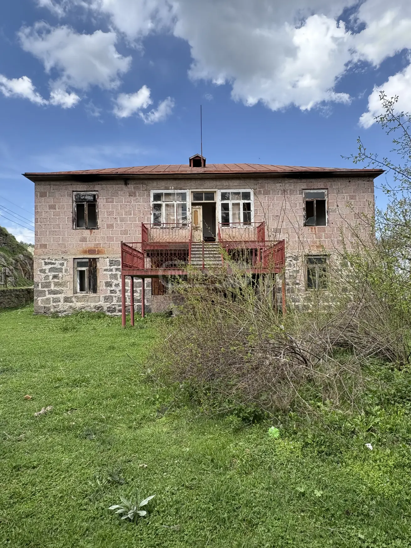 10+ Room Country House For Sale In Tsikhisjvari, In Borjomi Municipality view 2