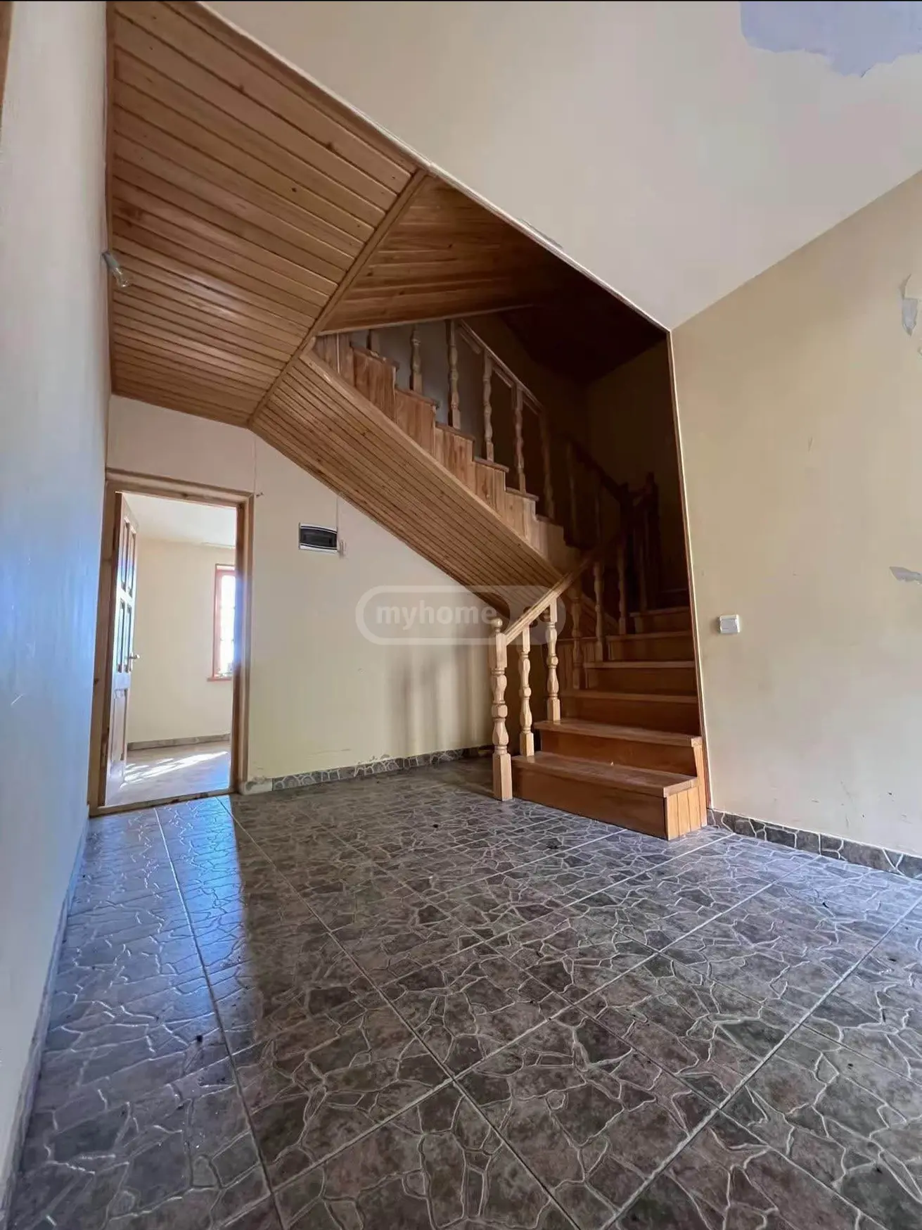 8 Room Private House For Sale view 12
