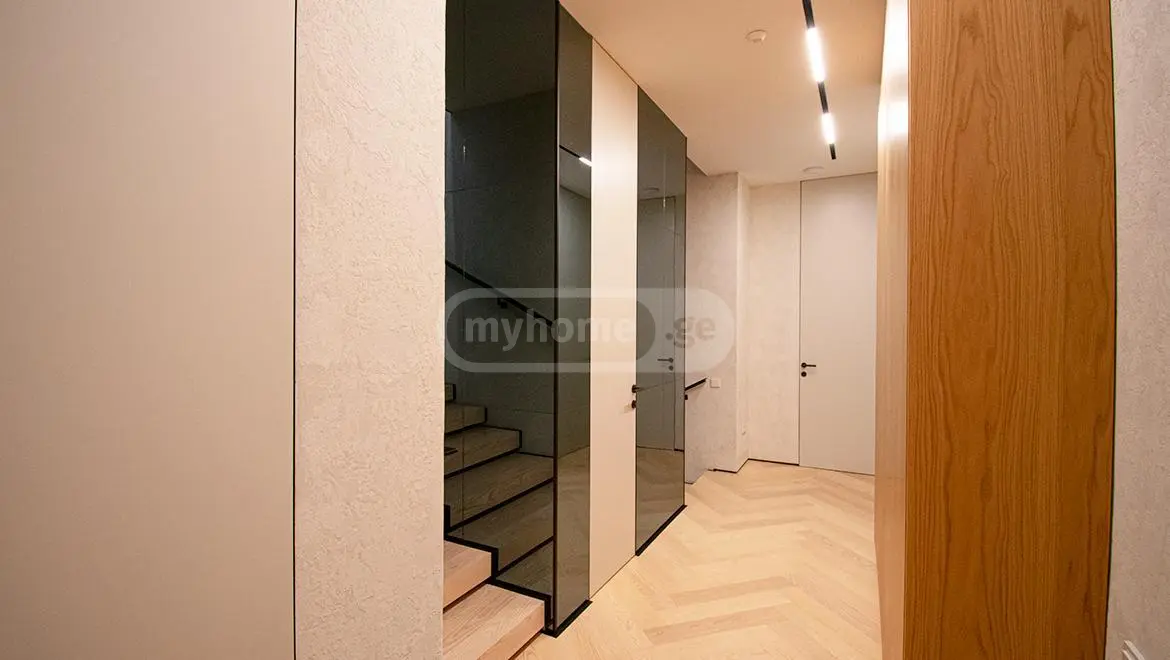6 Room Private House For Sale view 5