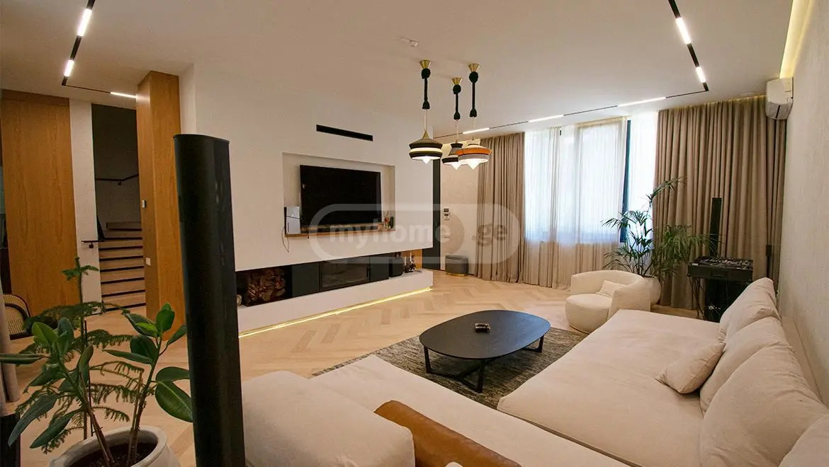 6 Room Private House For Sale view 3
