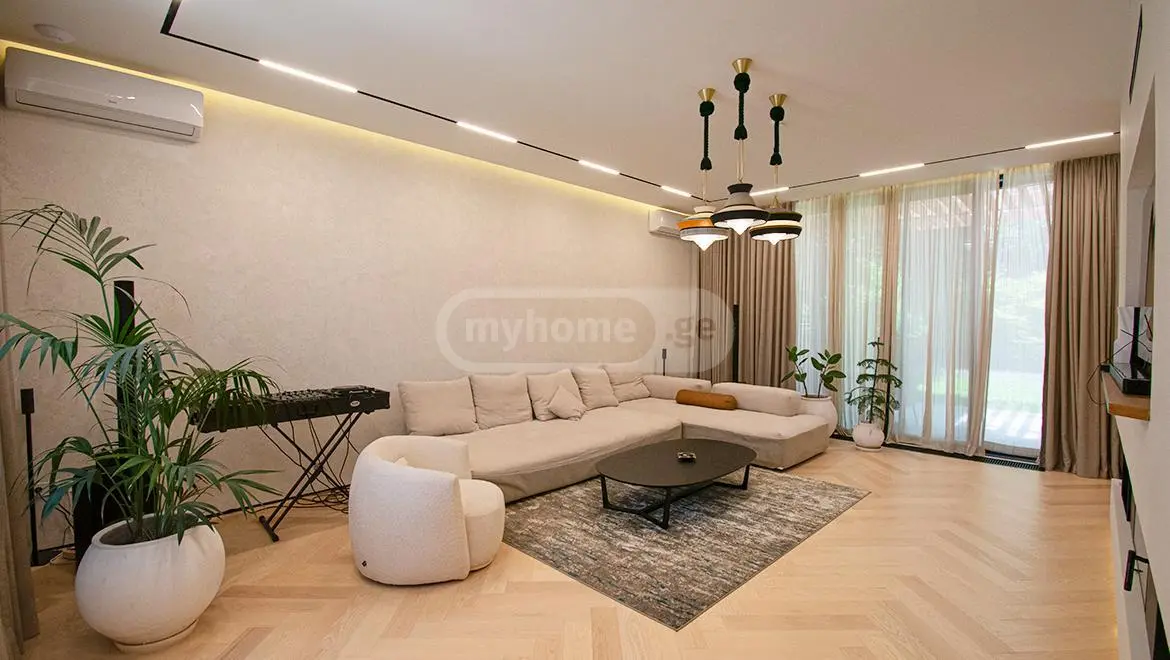6 Room Private House For Sale view 4