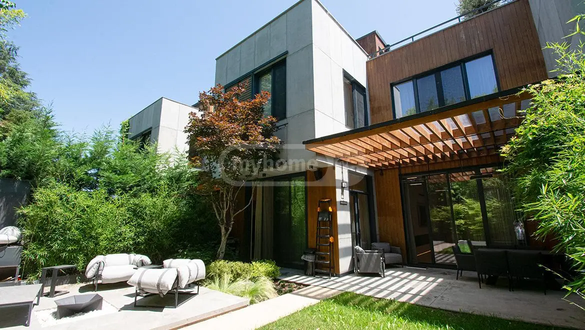 6 Room Private House For Sale view 1