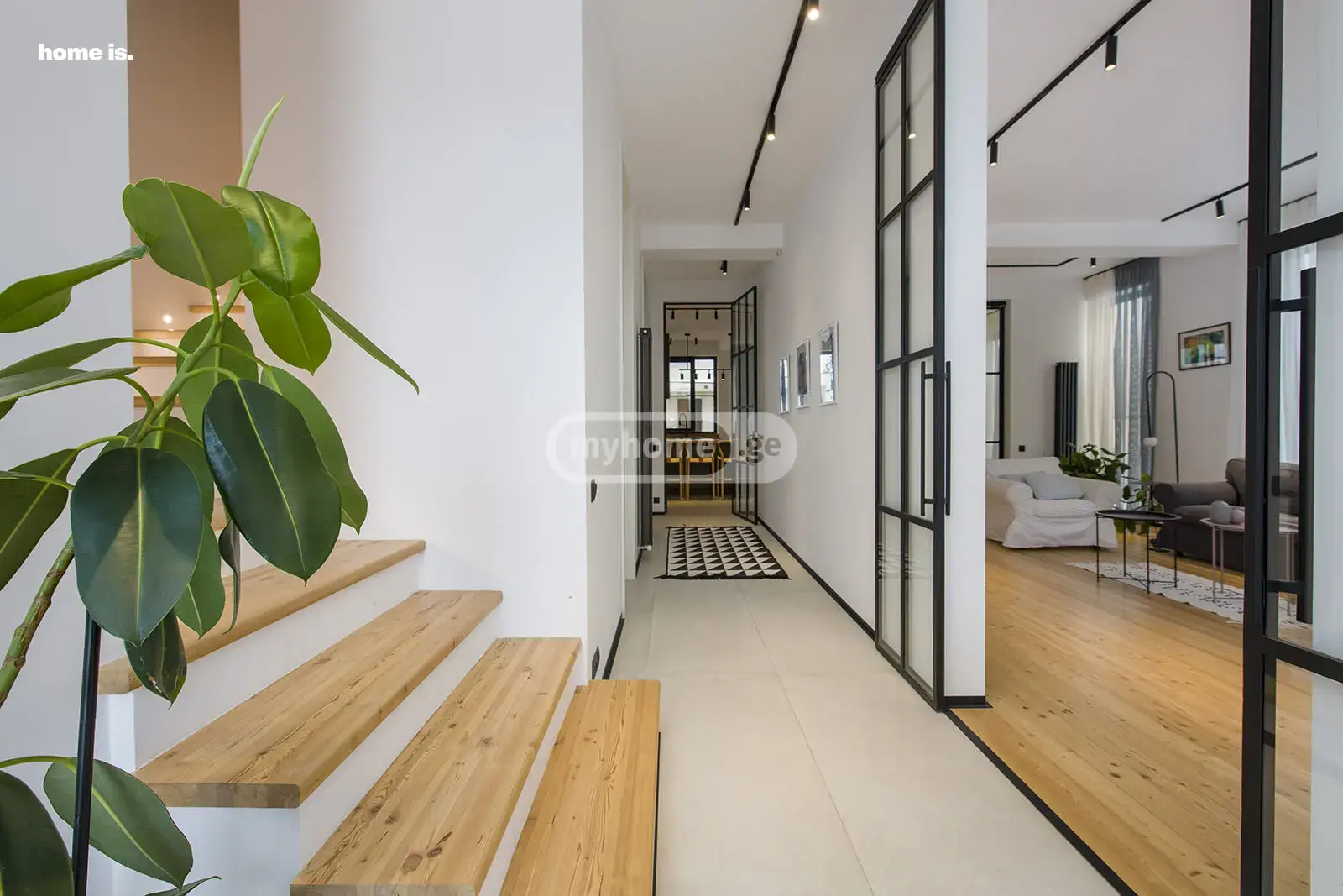 8 Room Private House For Sale view 5