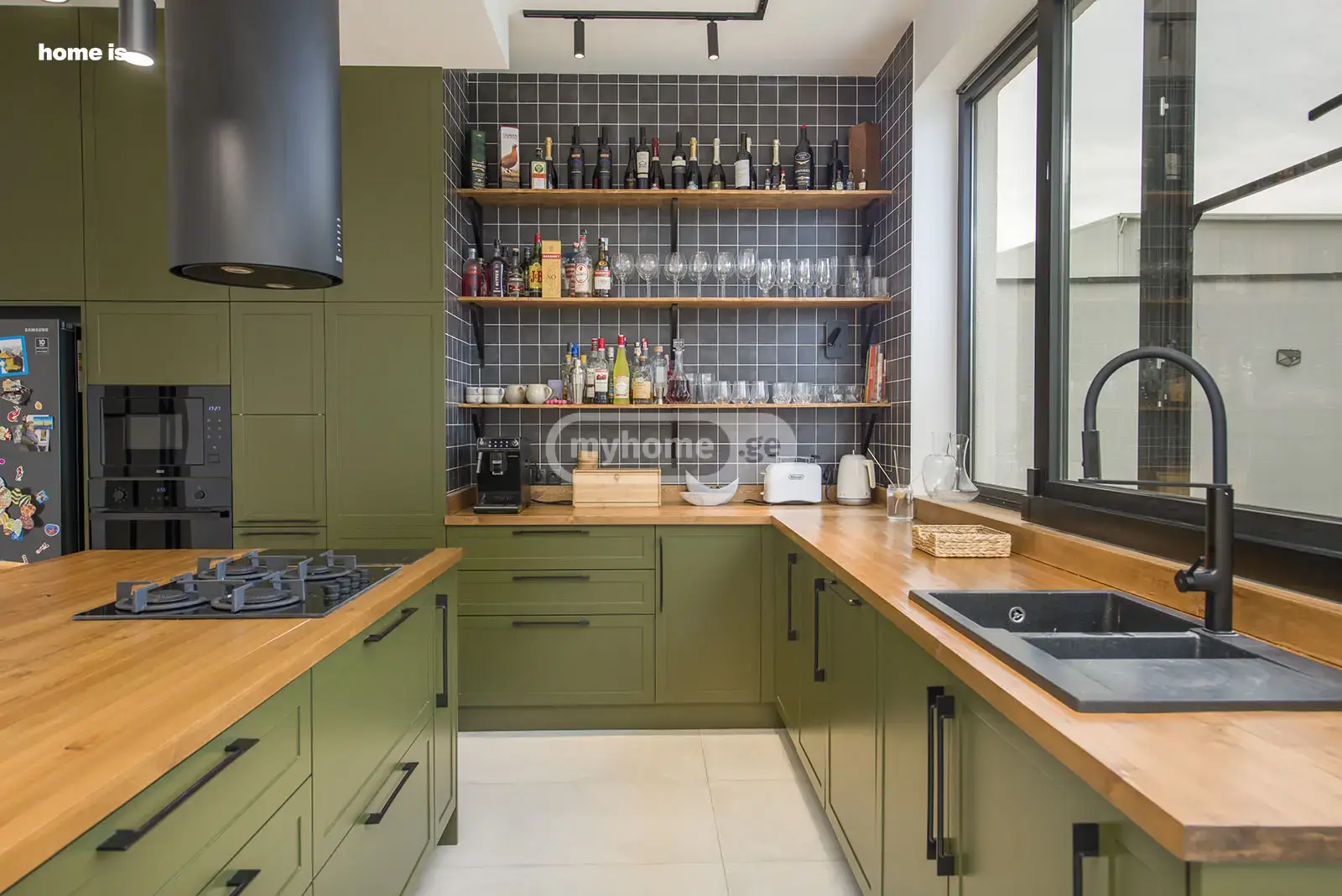 8 Room Private House For Sale view 2