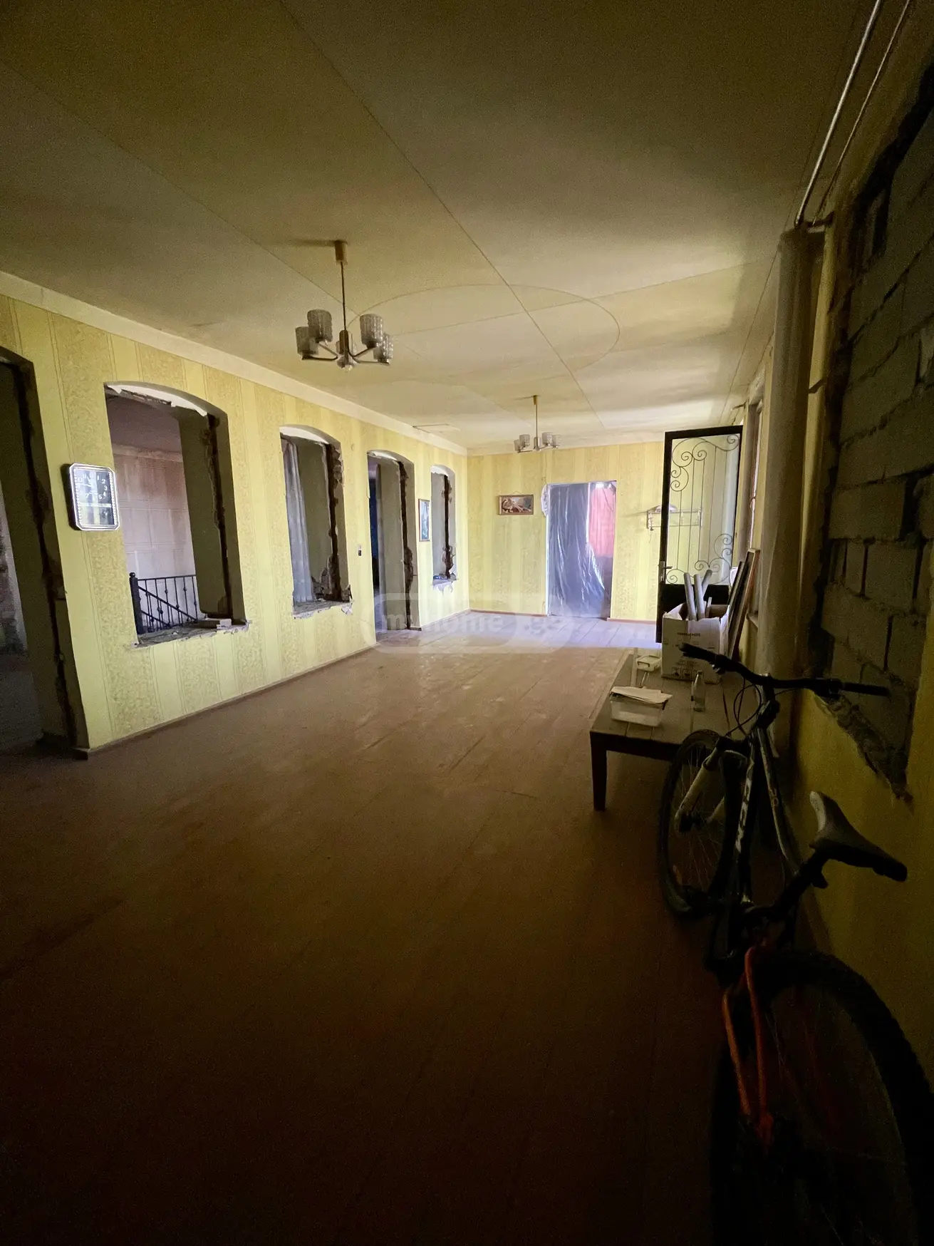 8 Room Private House For Sale view 3