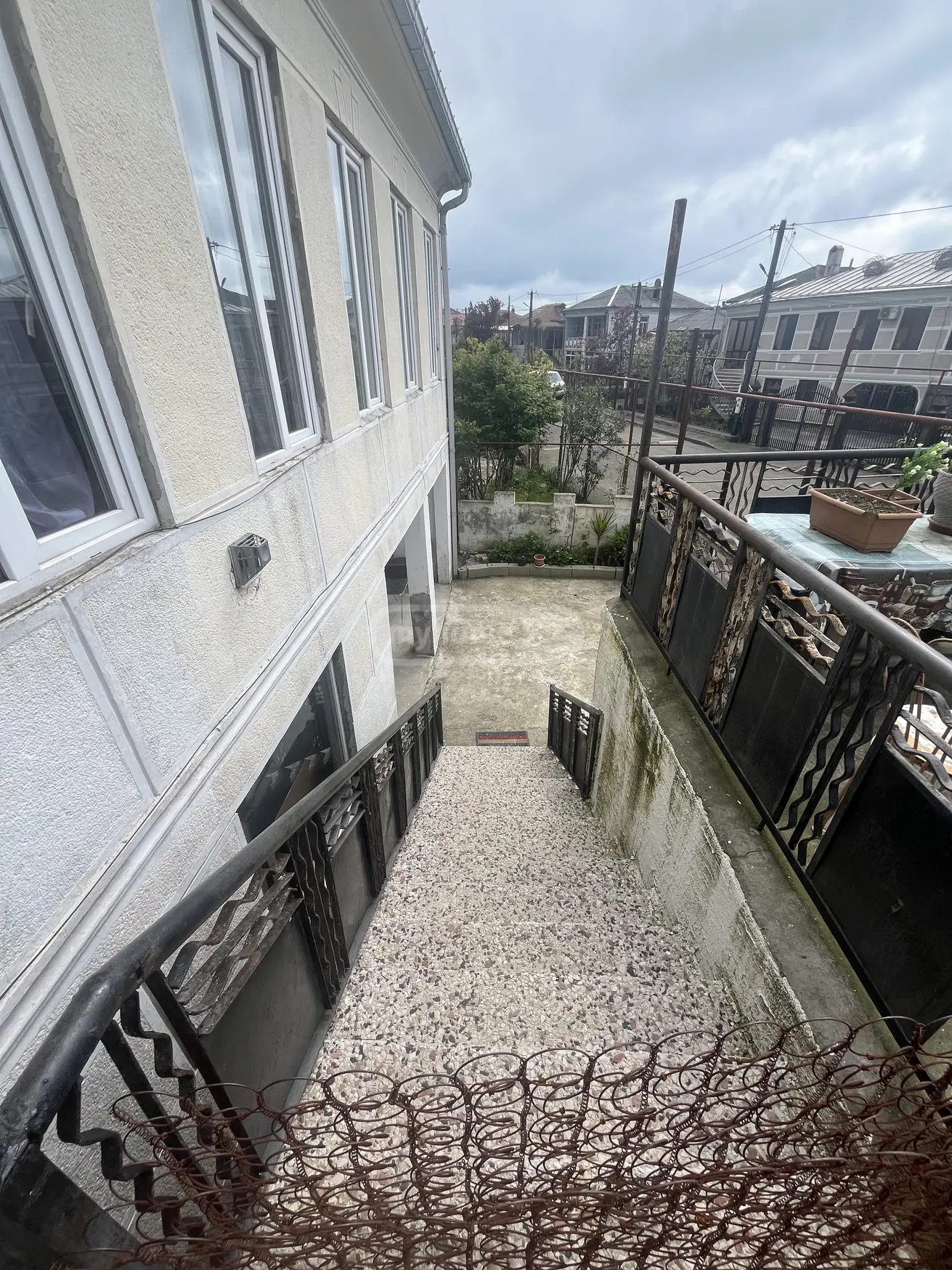 8 Room Private House For Sale view 10