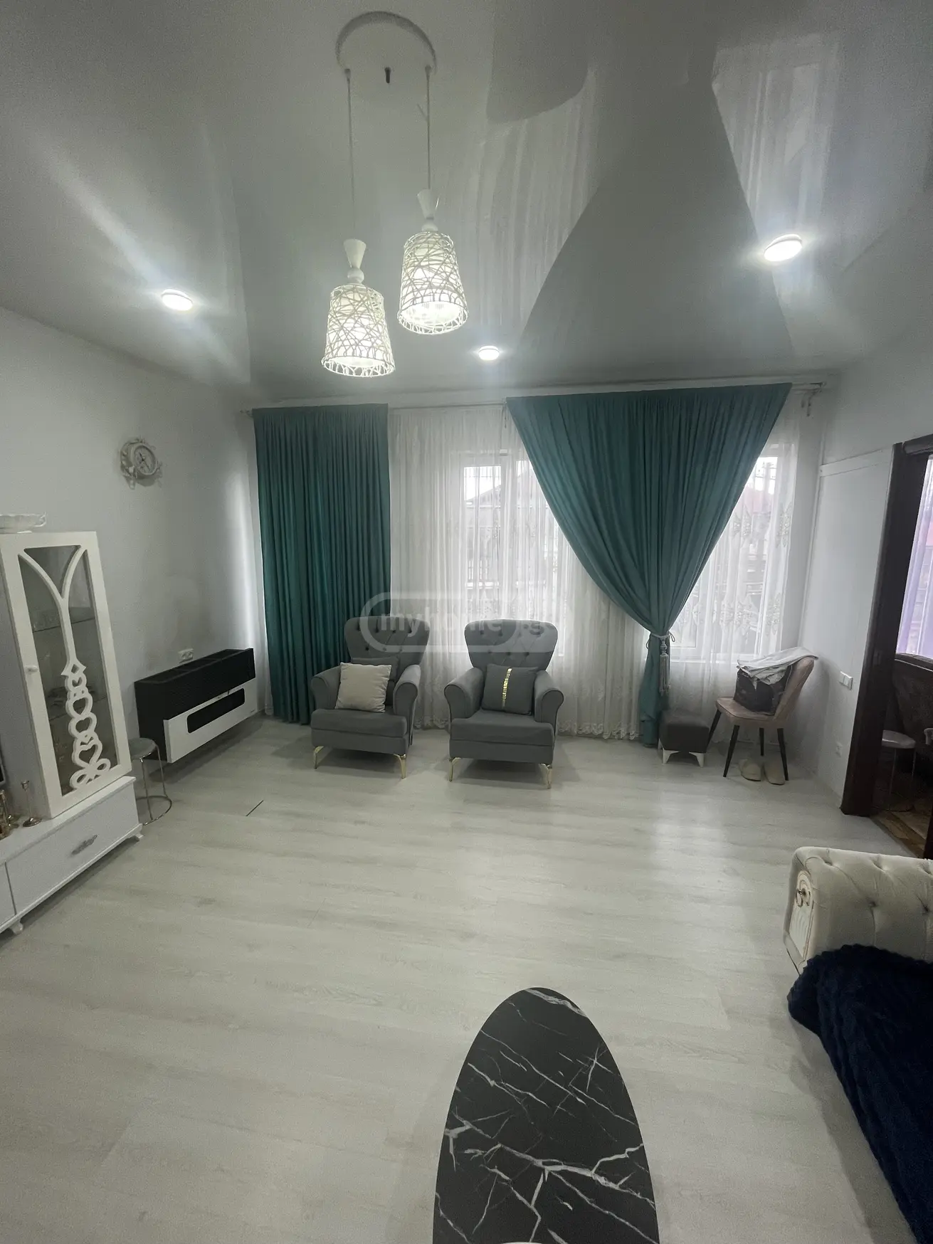 8 Room Private House For Sale view 4