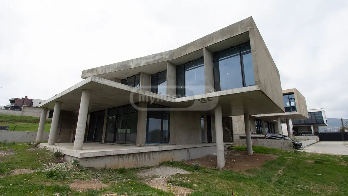 6 Room Country House For Sale view 1
