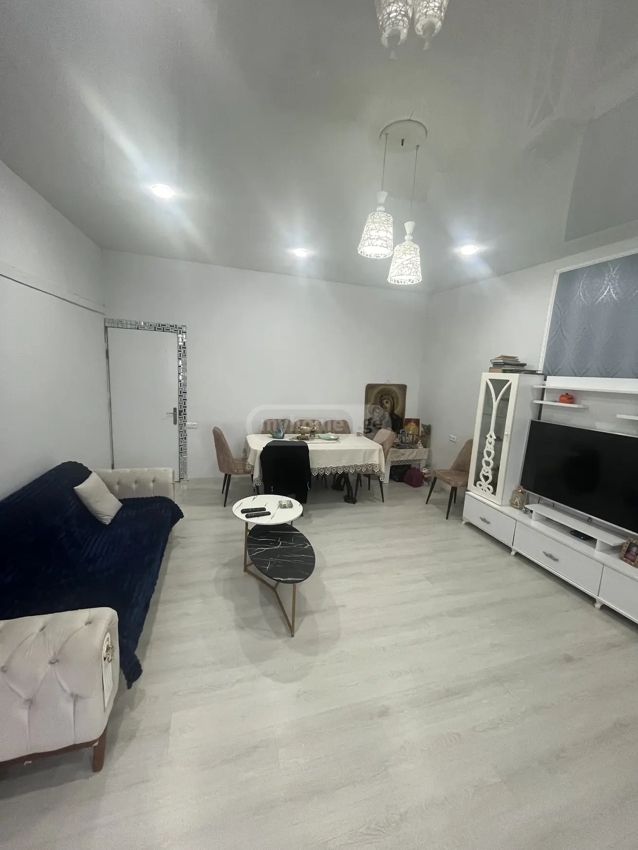 8 Room Private House For Sale view 3