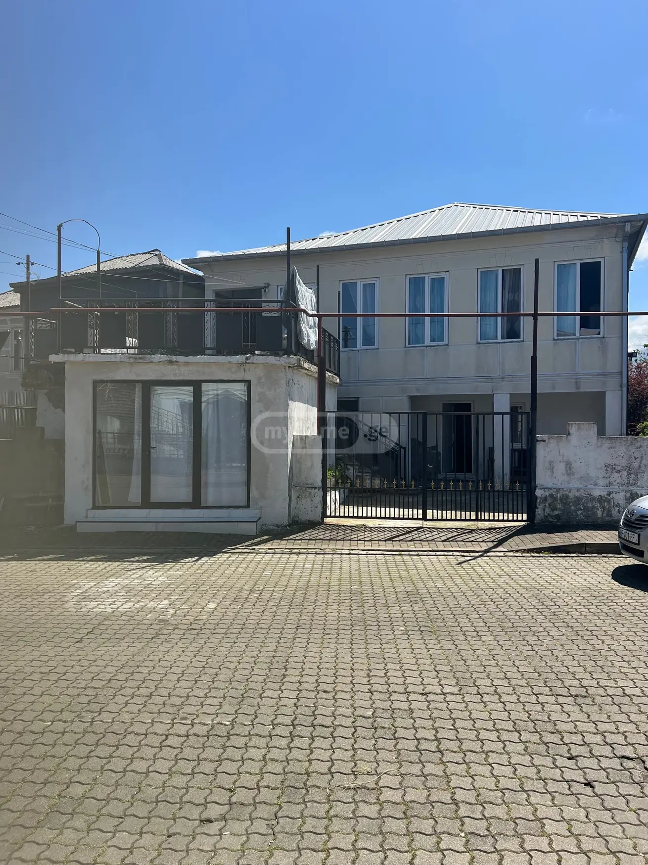 8 Room Private House For Sale view 1
