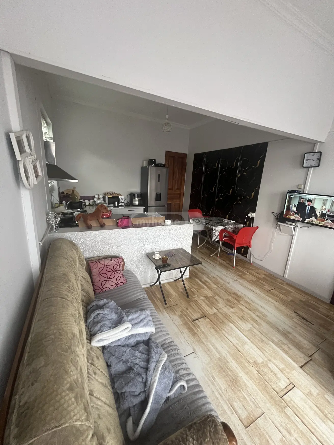 8 Room Private House For Sale view 2