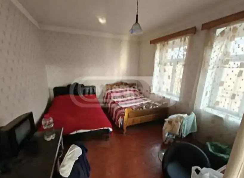 8 Room Private House For Sale view 3