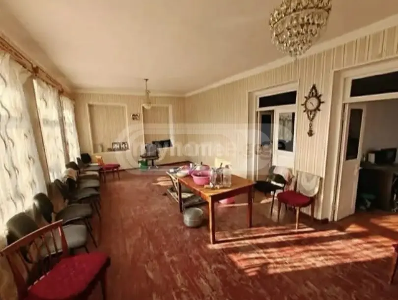 8 Room Private House For Sale view 2