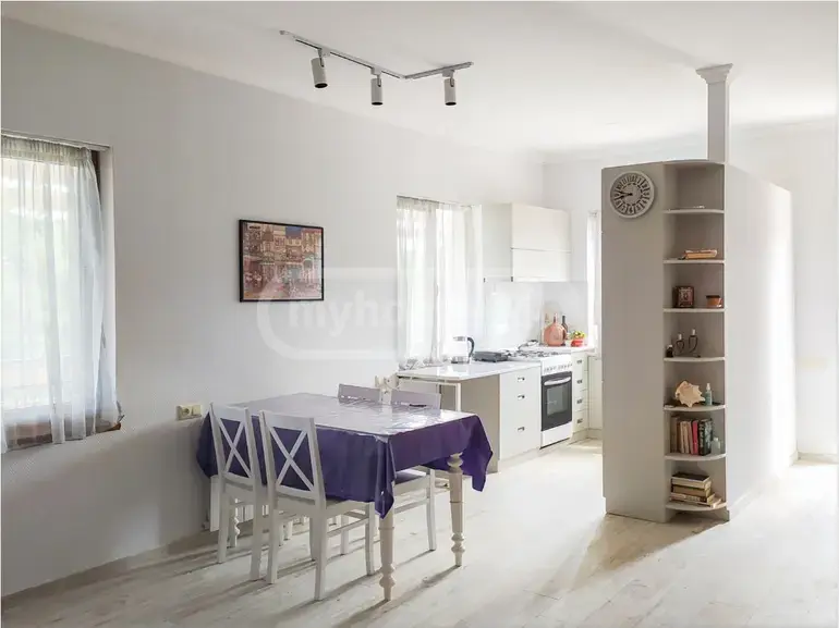 6 Room Country House For Sale view 3