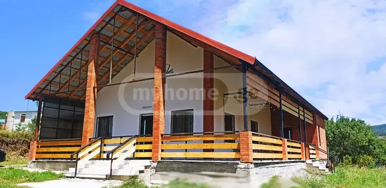 6 Room Country House For Sale view 2