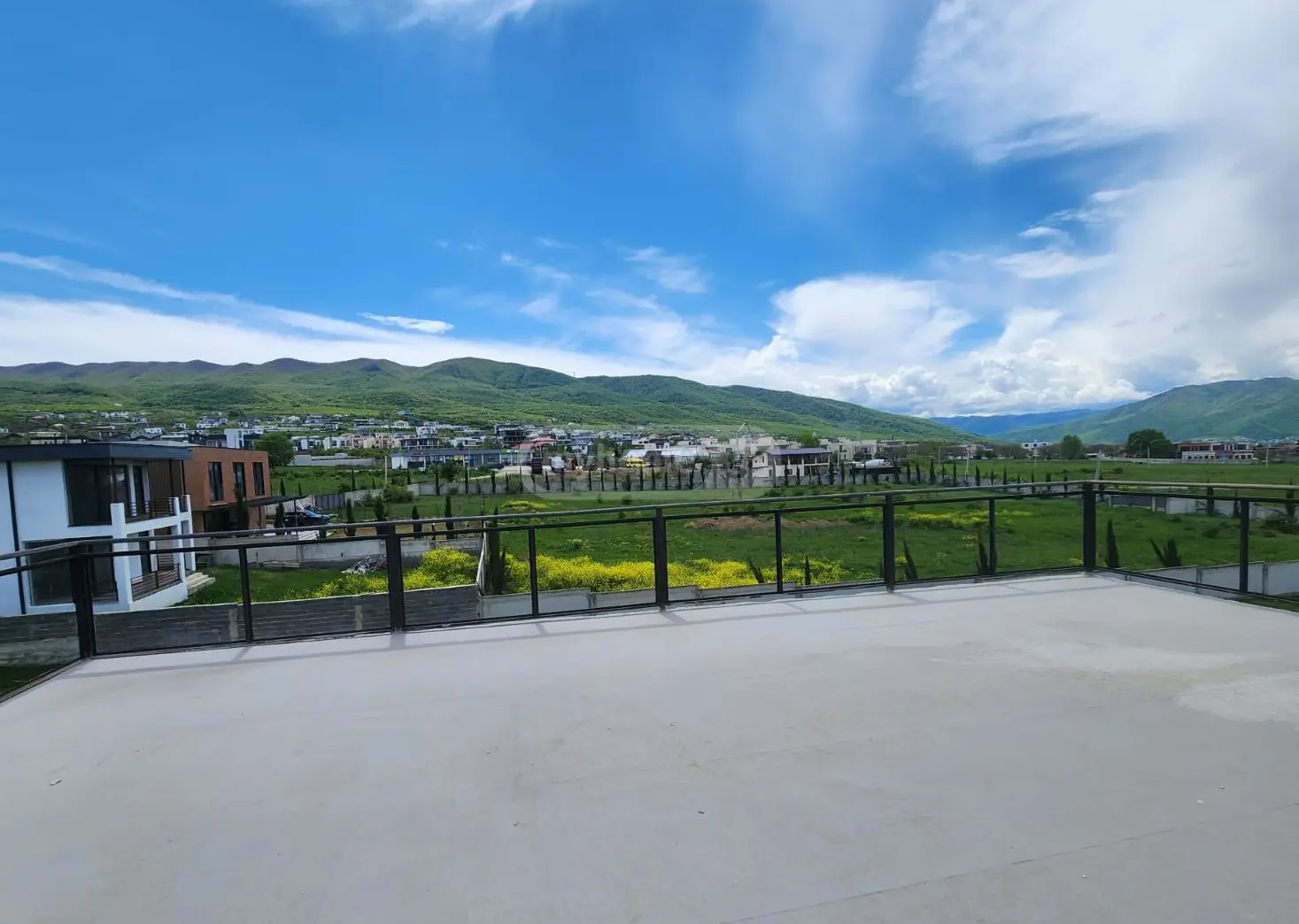 8 Room Private House For Sale view 3