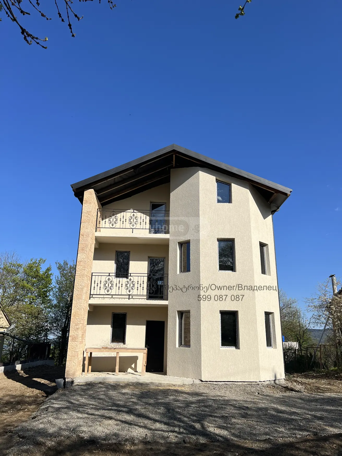 6 Room Country House For Sale view 2