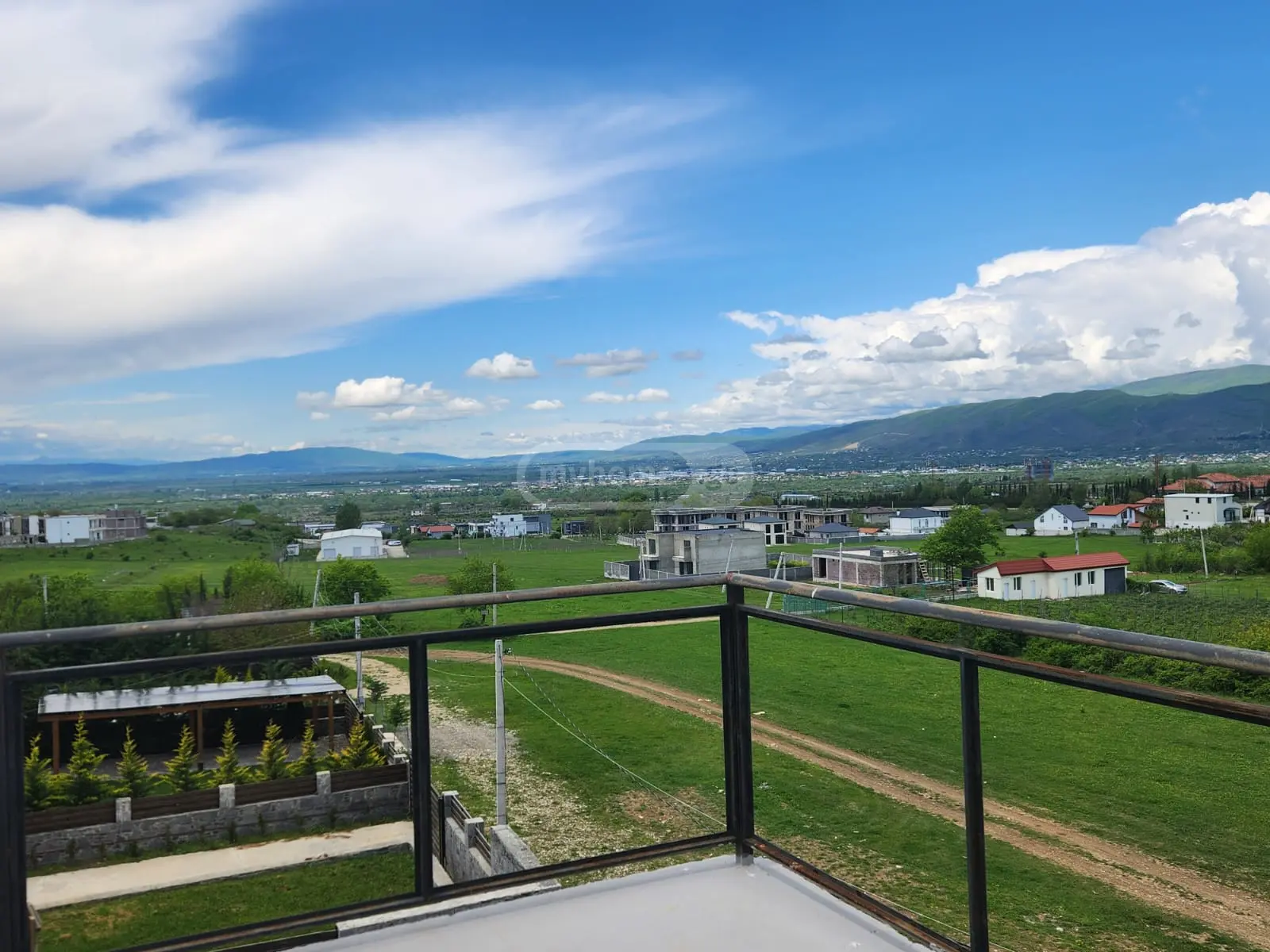 8 Room Private House For Sale view 1
