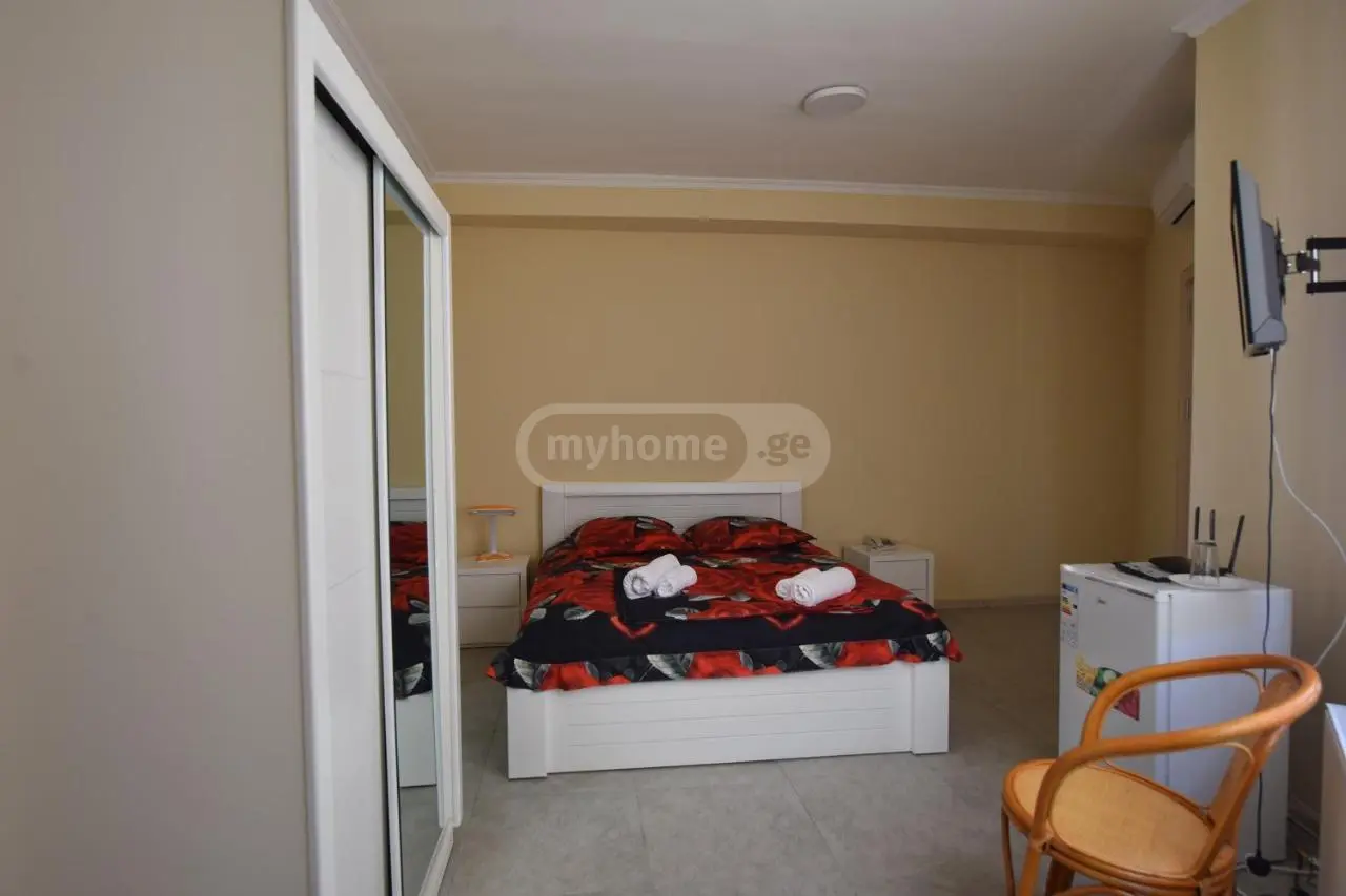 10+ Room Hotel For Rent In Vake view 9