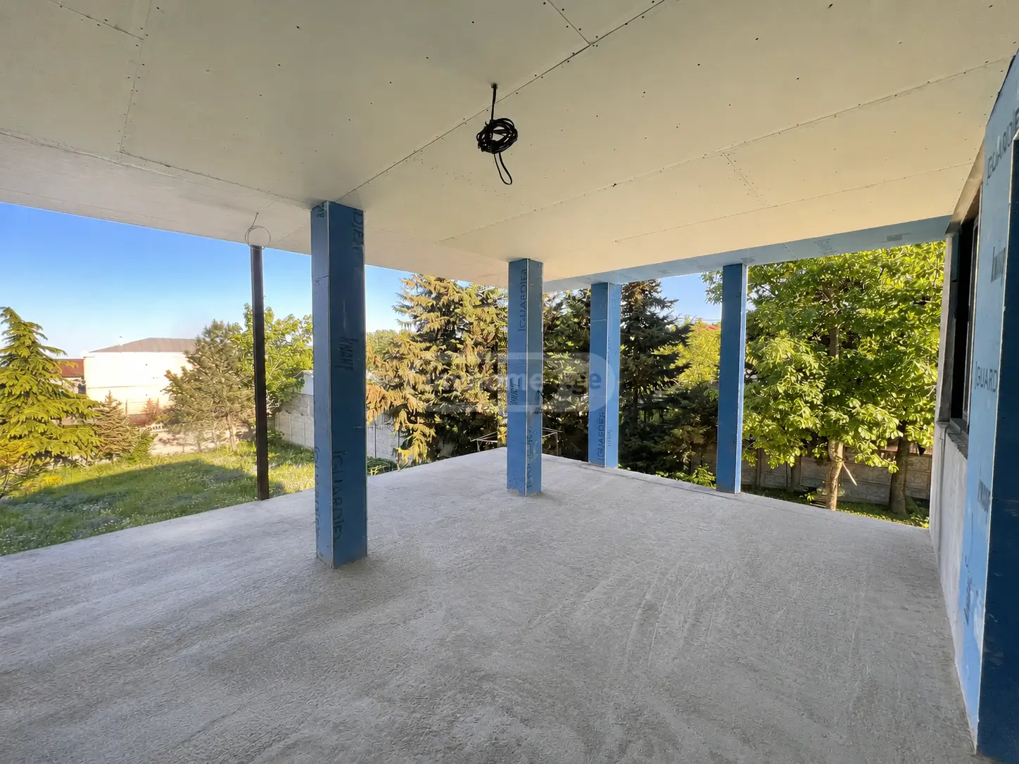 8 Room Private House For Sale view 3