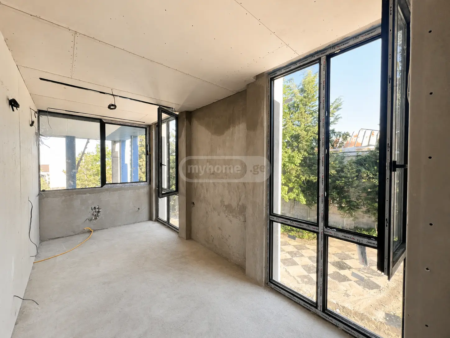 8 Room Private House For Sale view 4