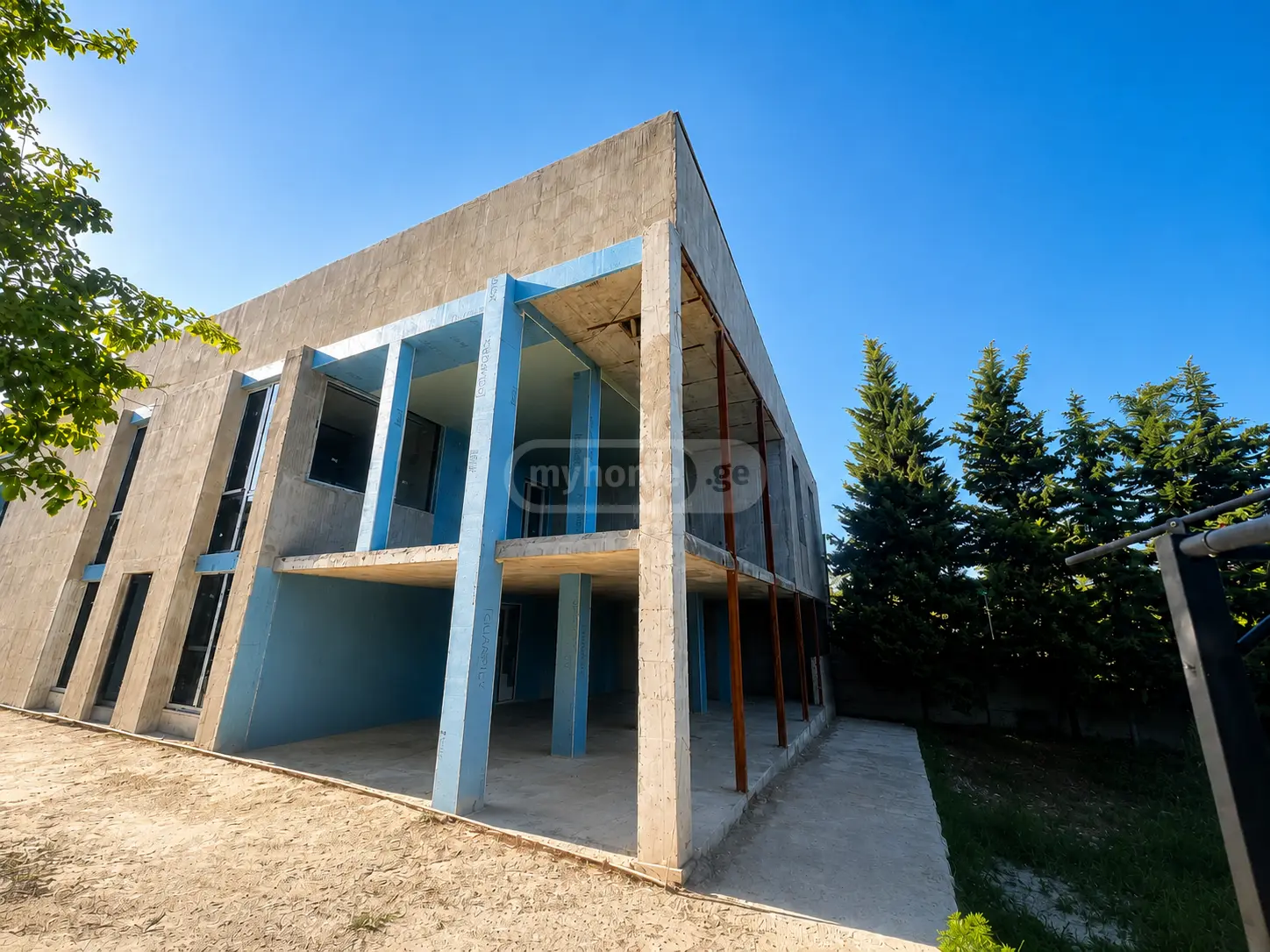8 Room Private House For Sale view 2