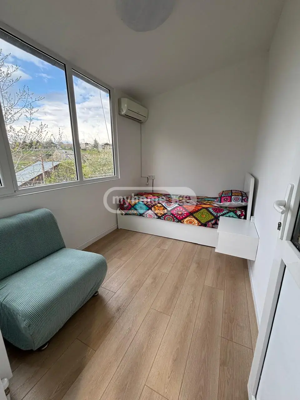 4 Room Country House For Rent In Tskneti view 8
