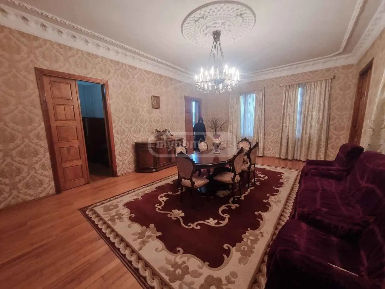 8 Room Private House For Sale view 4