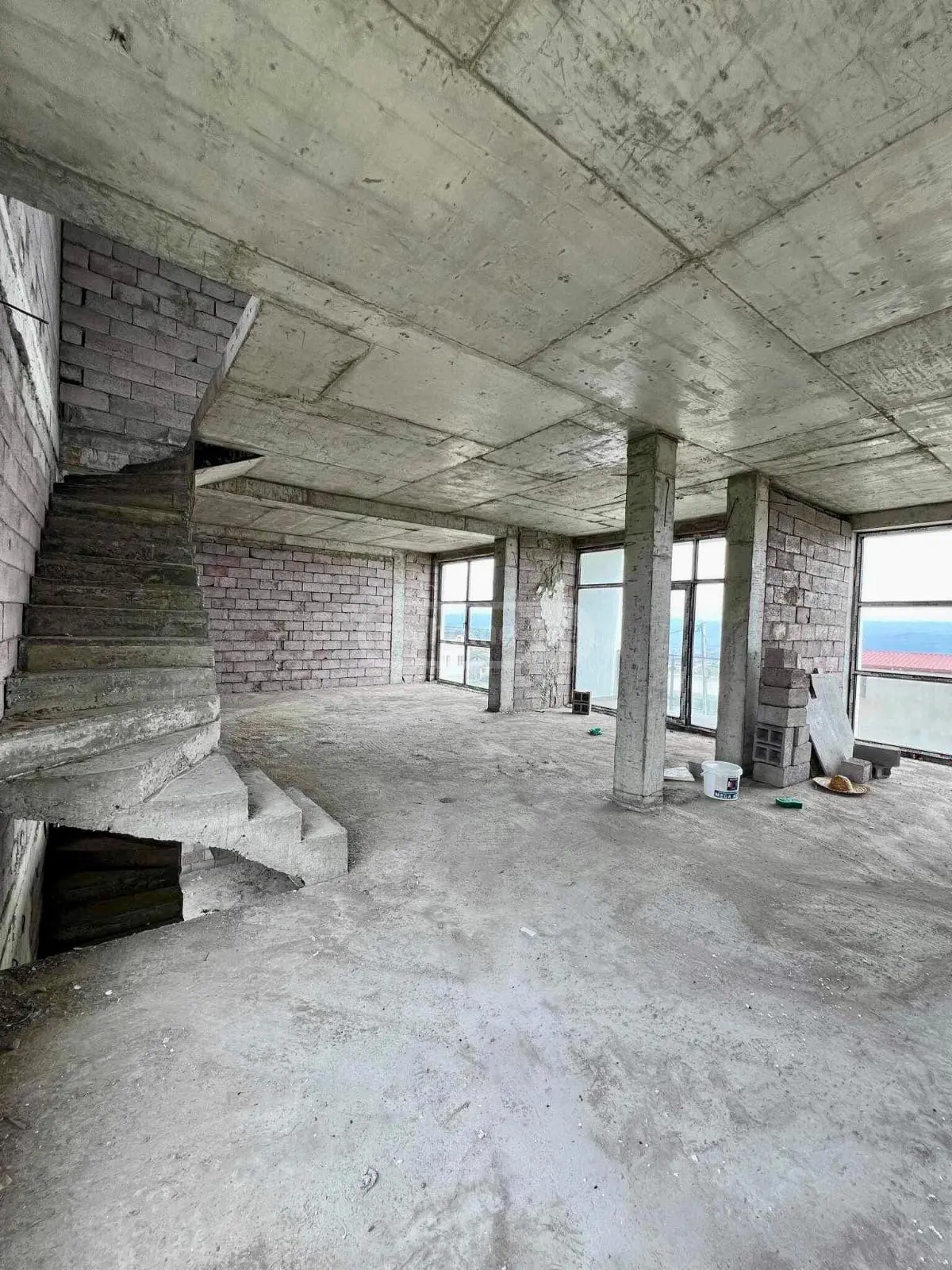 8 Room Private House For Sale view 6