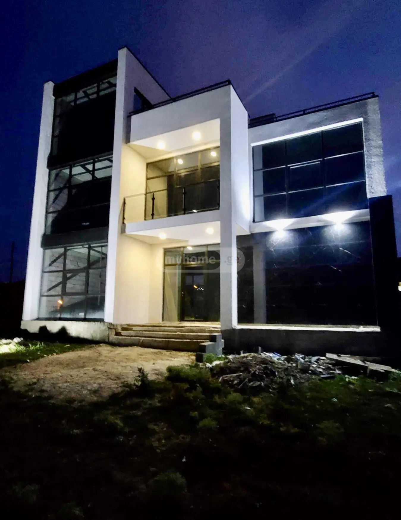 8 Room Private House For Sale view 3