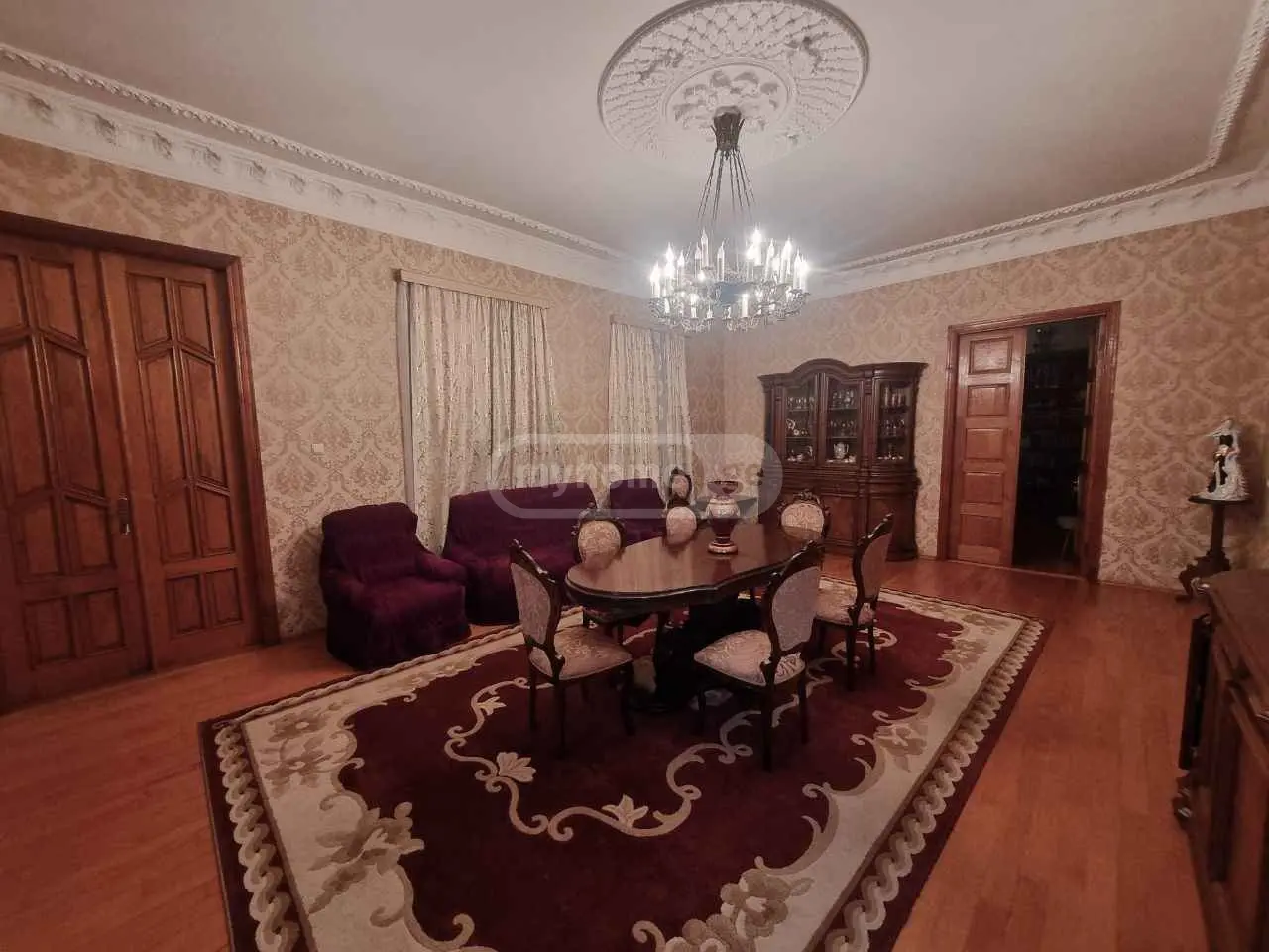 8 Room Private House For Sale view 1