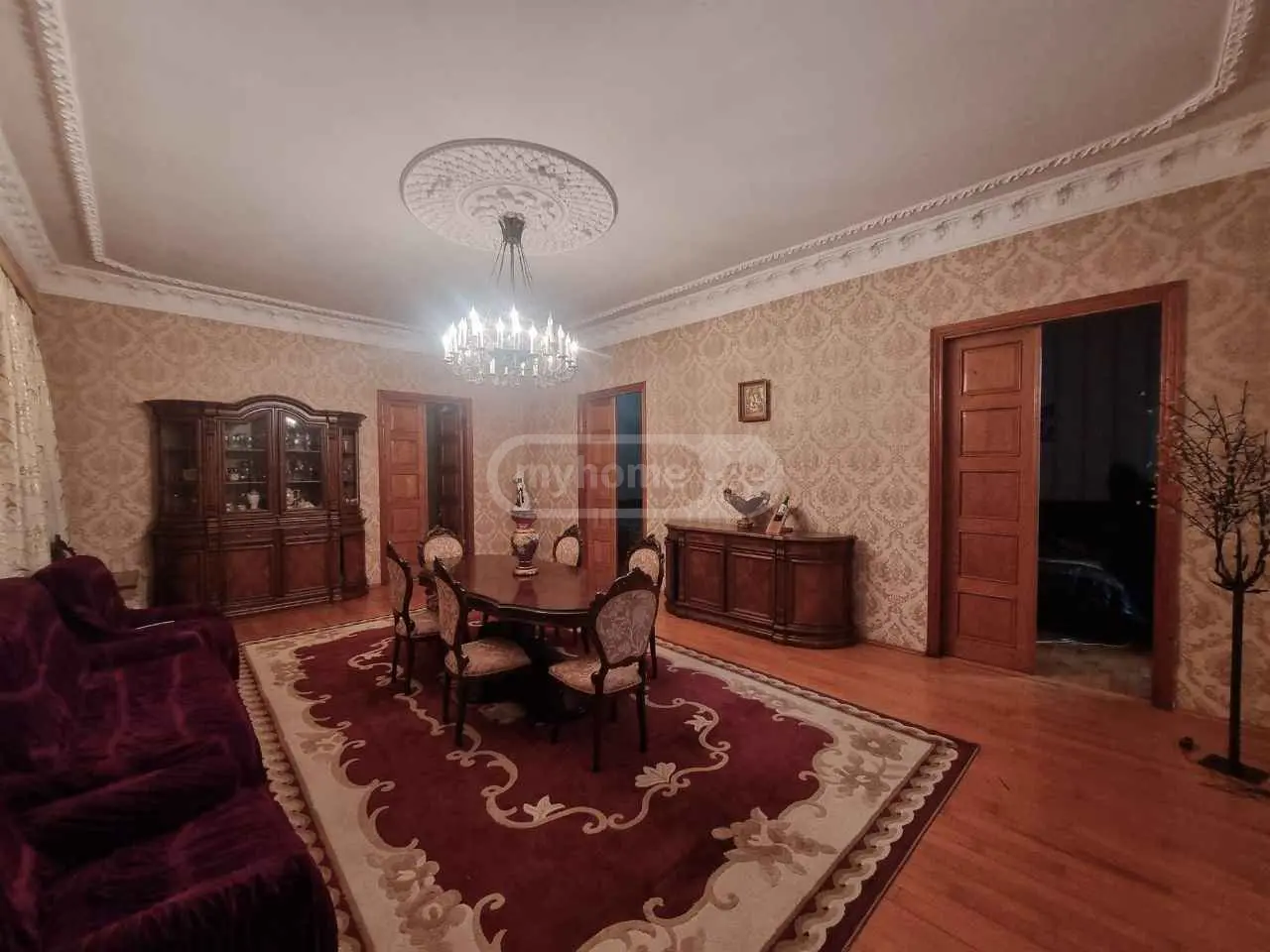 8 Room Private House For Sale view 2