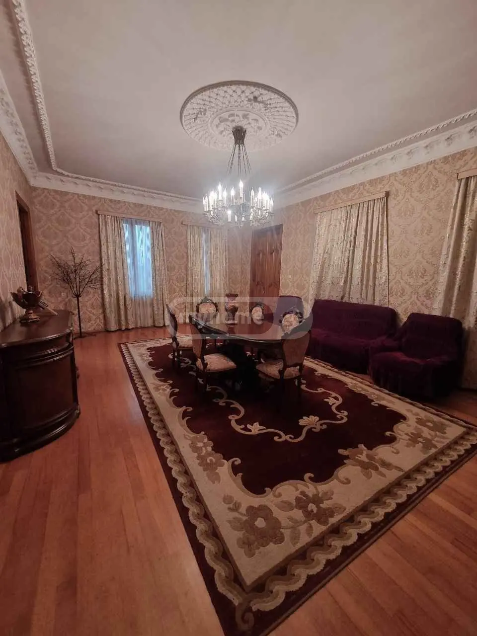 8 Room Private House For Sale view 3