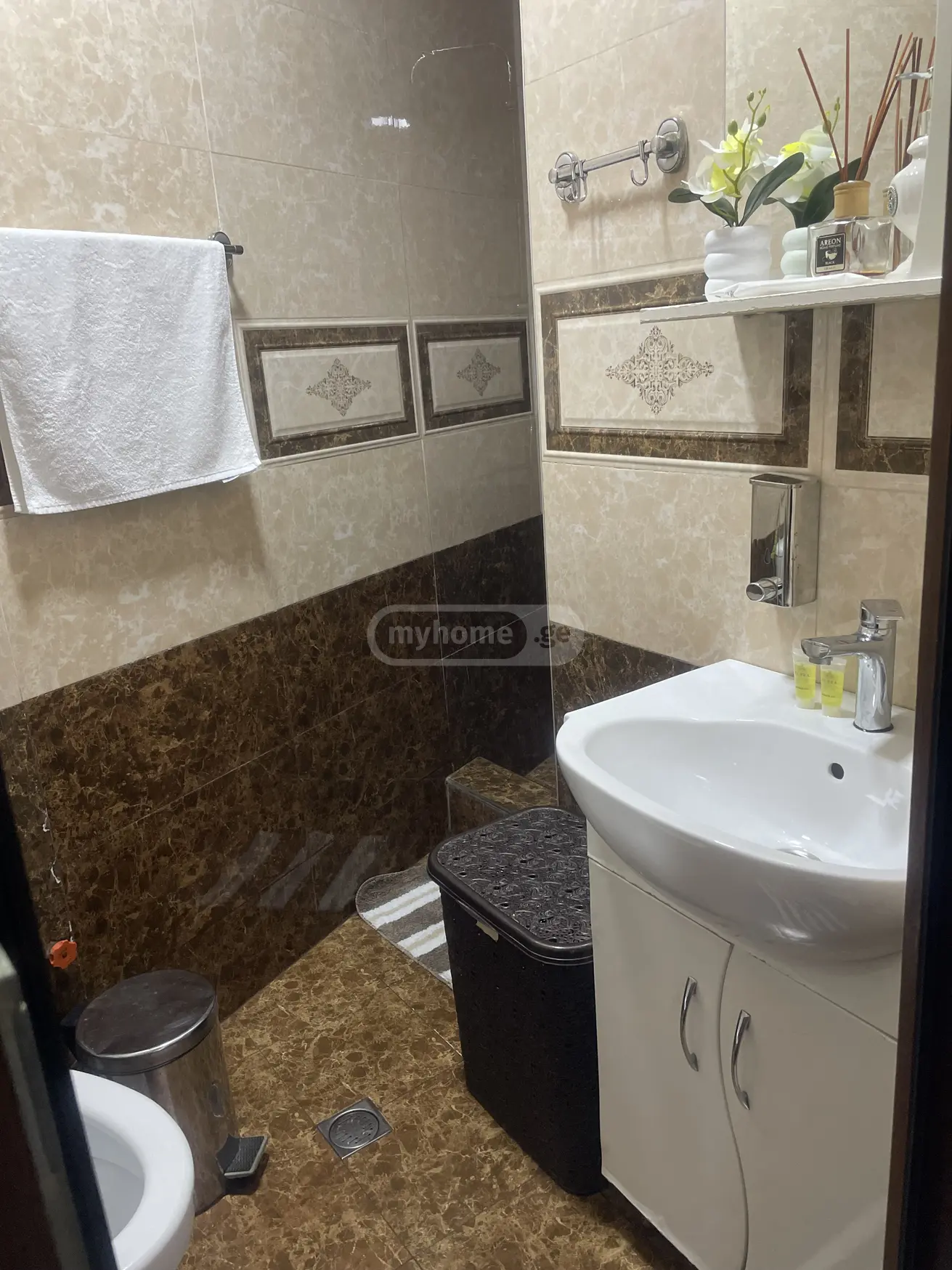 3 Room Flat Daily Rent. Sololaki view 20