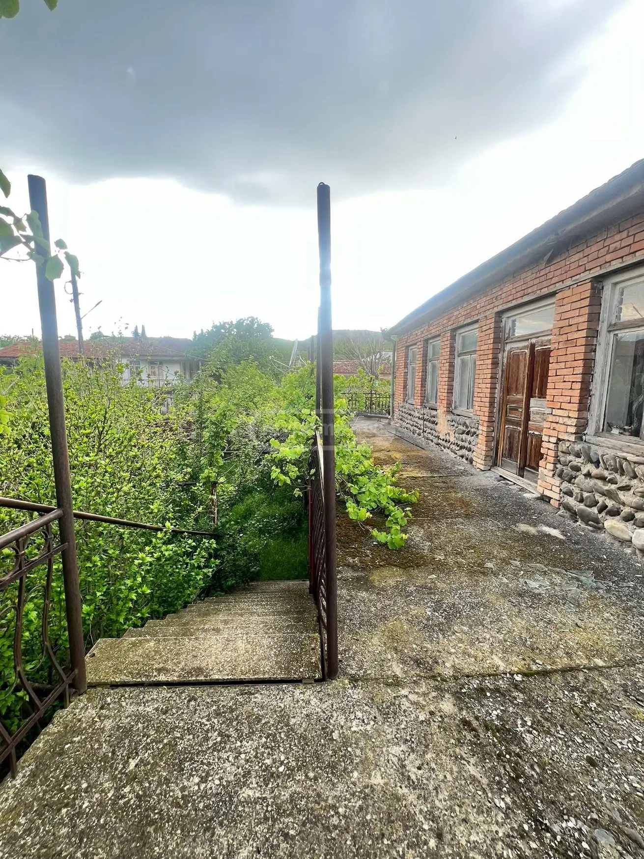 8 Room Private House For Sale view 2